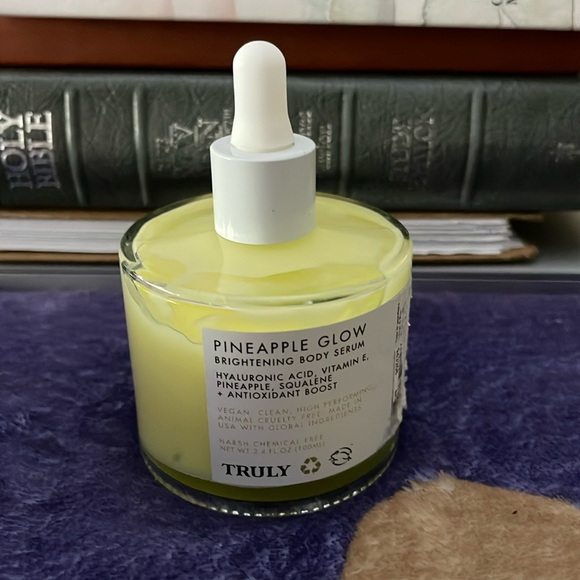 Truly Pineapple Glow Brightening Body Serum - Picture 5 of 5